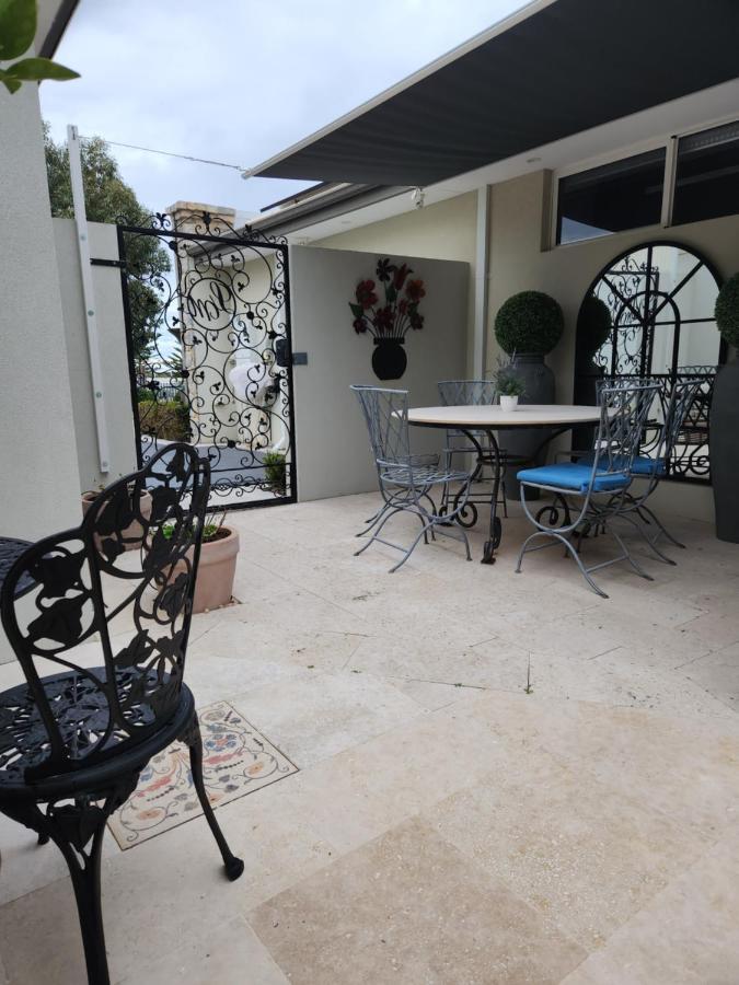 مبيت وإفطار Alkimos Lavender Manor Bnb المظهر الخارجي الصورة